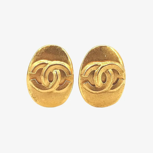 js565-chanel-vintage-cc-oval-gold-plated-clip-on-earrings