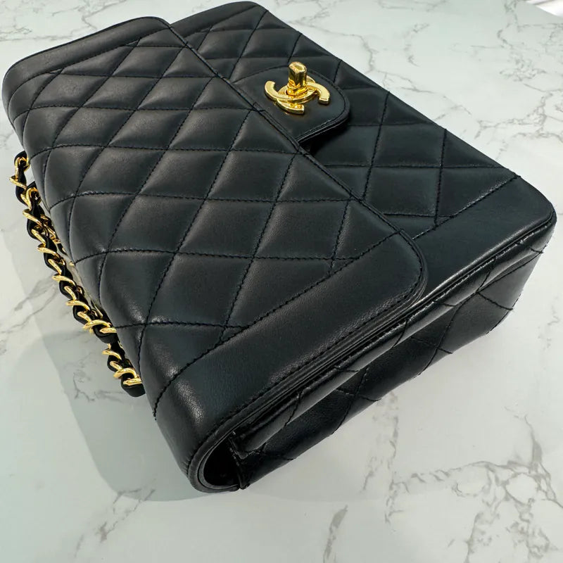 rc398-chanel-vintage-black-lambskin-flap-bag