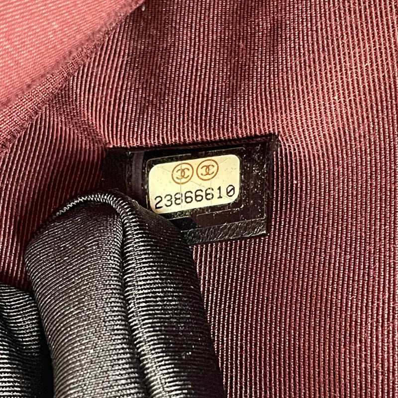 re127-chanel-black-caviar-leather-classic-zipped-pouch