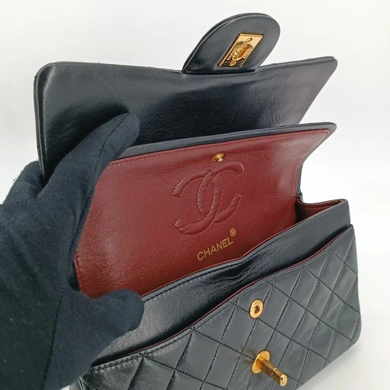 js976-chanel-vintage-black-lambskin-23cm-classic-flap-bag