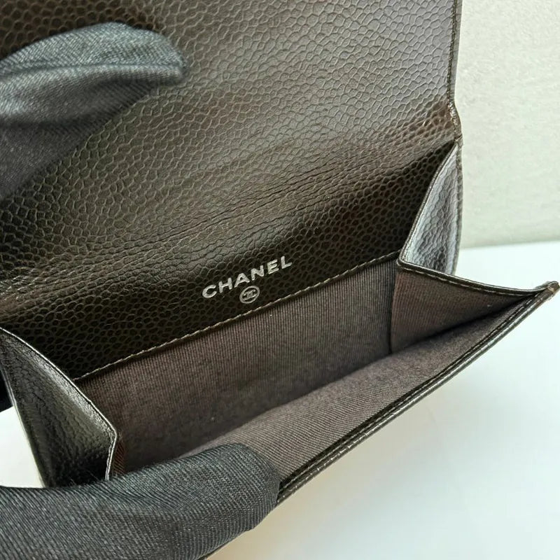 ju955-chanel-vintage-brown-caviar-leather-wallet