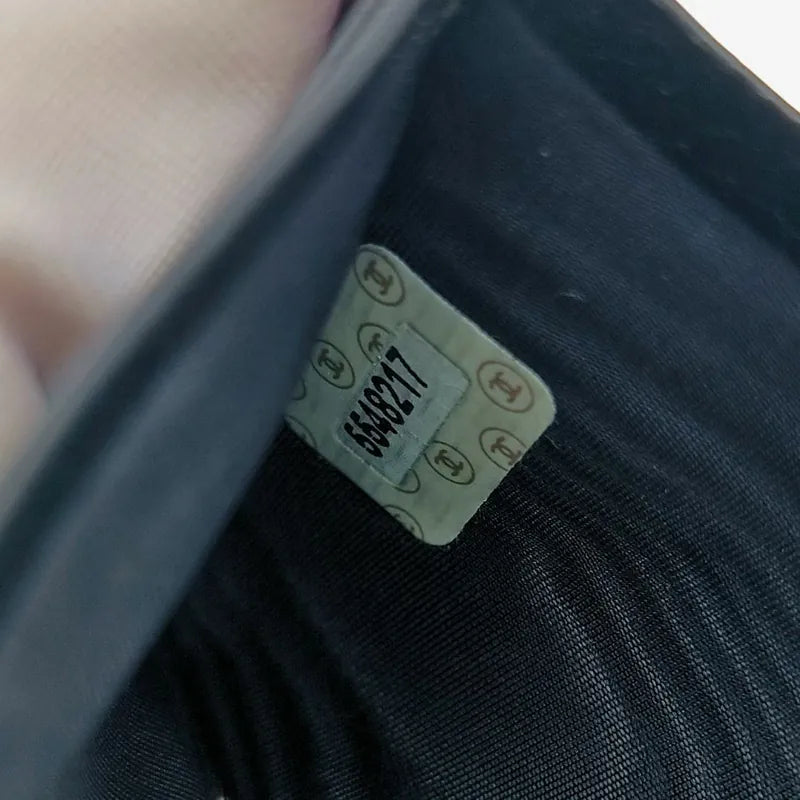 ju608-chanel-black-caviar-leather-card-holder