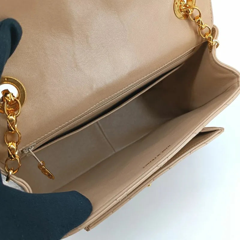 jt220-chanel-vintage-beige-lambskin-gold-chain-flap-bag