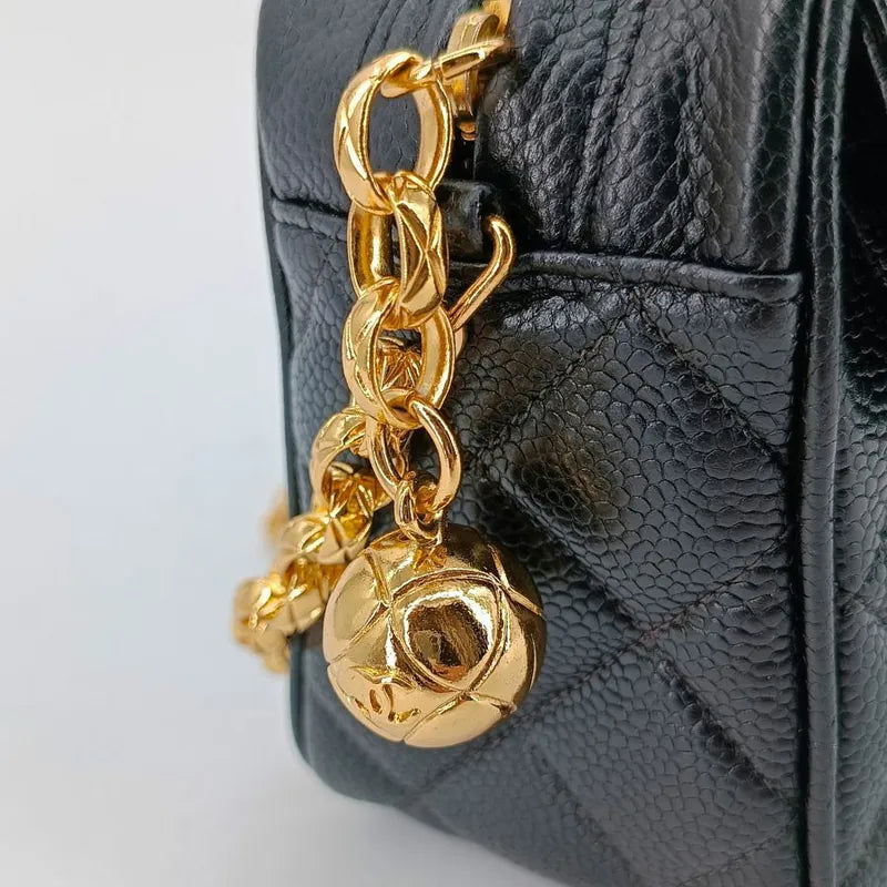 rb877-chanel-vintage-black-caviar-leather-gold-chain-camera-bag
