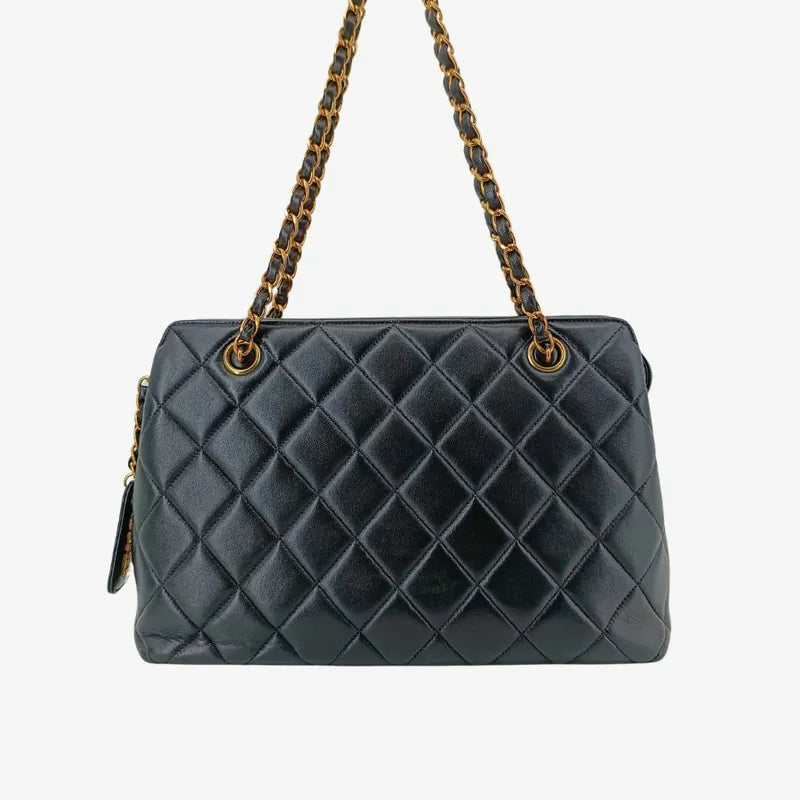 rb913-chanel-vintage-black-lambskin-tote-bag