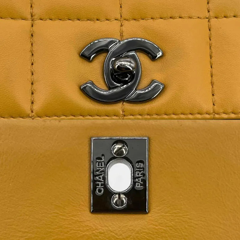 jw356-chanel-vintage-beige-lambskin-chocolate-bar-flap-bag