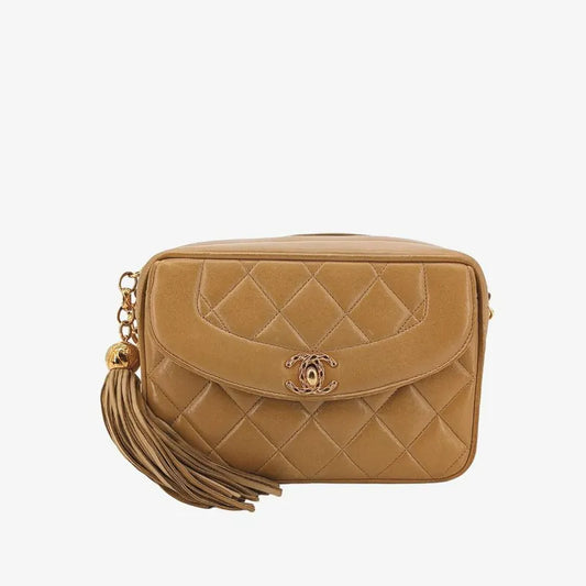 jt286-chanel-vintage-beige-lambskin-gold-chain-camera-bag