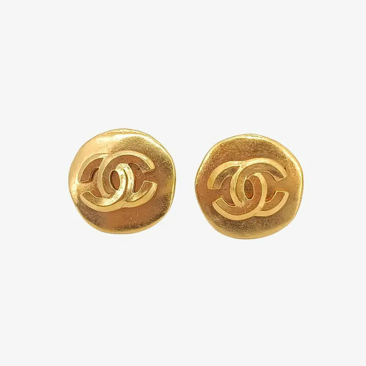 js945-chanel-vintage-cc-round-gold-plated-clip-on-earrings