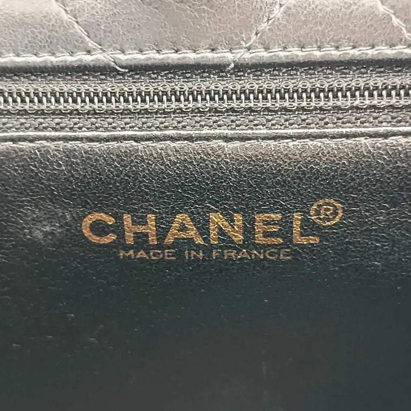 js512-chanel-vintage-black-lambskin-quilted-tote-bag