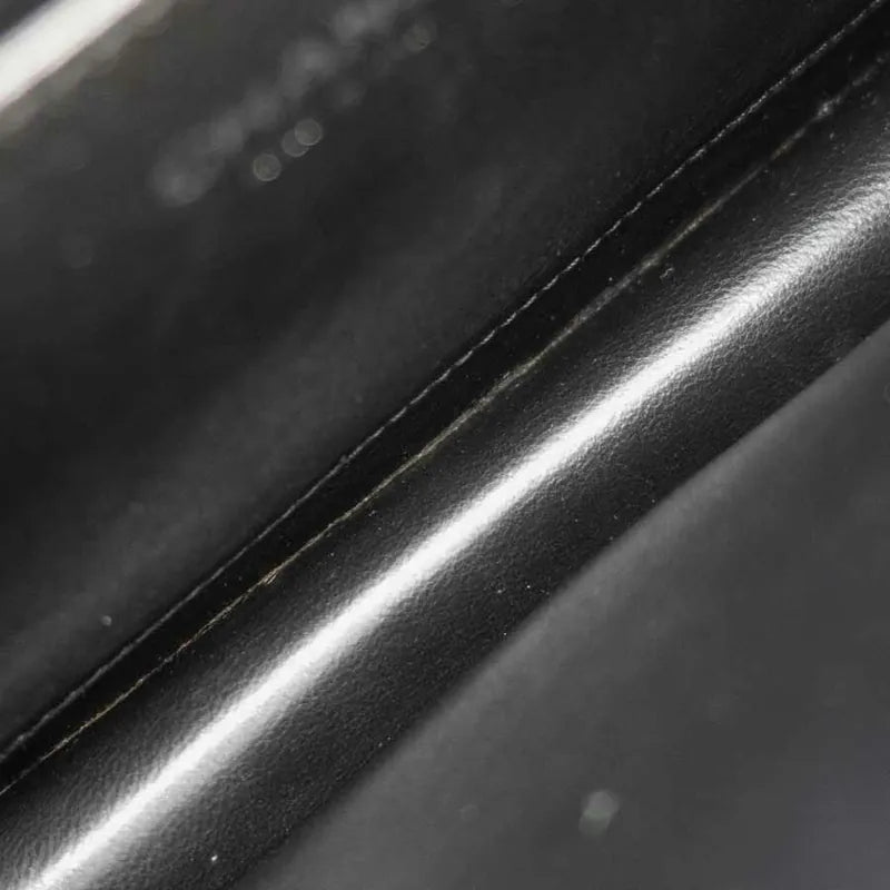 c241-chanel-black-patent-leather-handbag