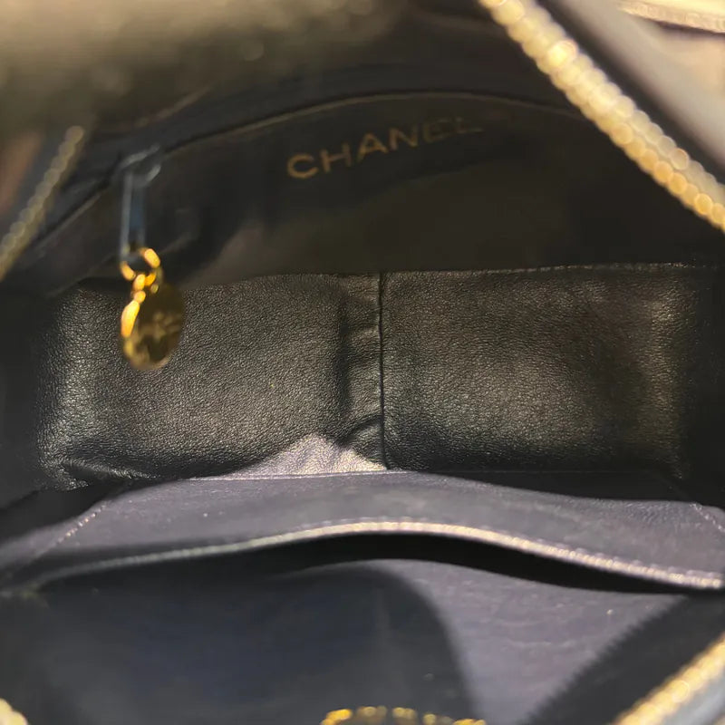 rc584-chanel-vintage-navy-lambskin-gold-chain-camera-bag