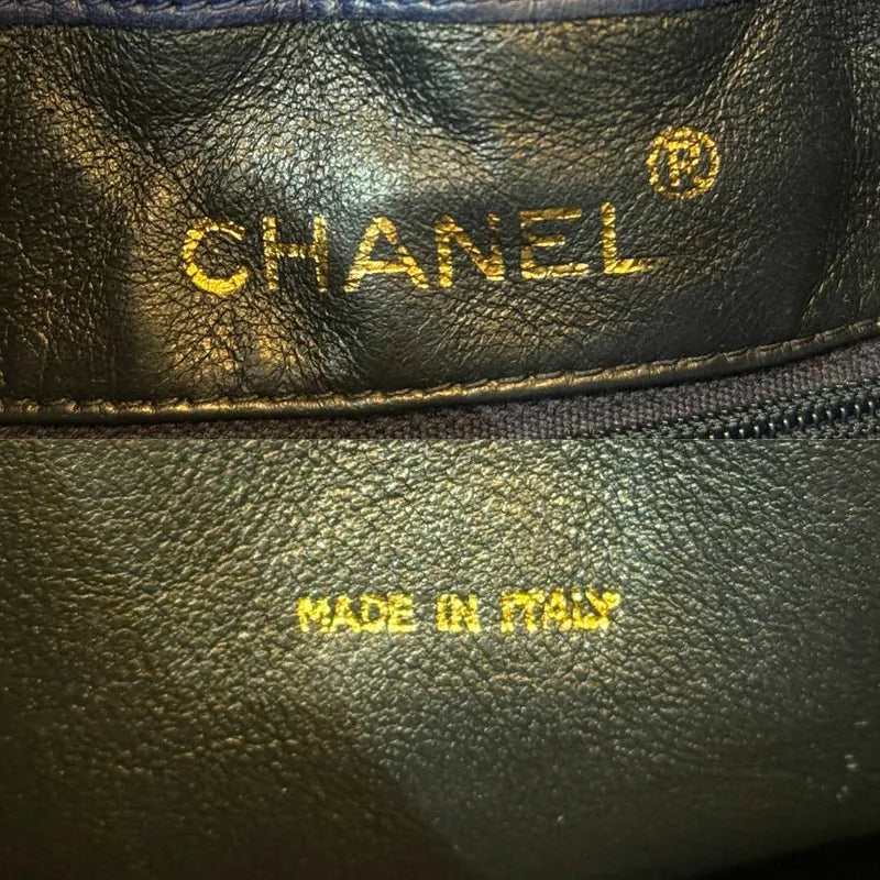 rc192-chanel-vintage-navy-lambskin-quilted-cc-logo-shoulder-bag