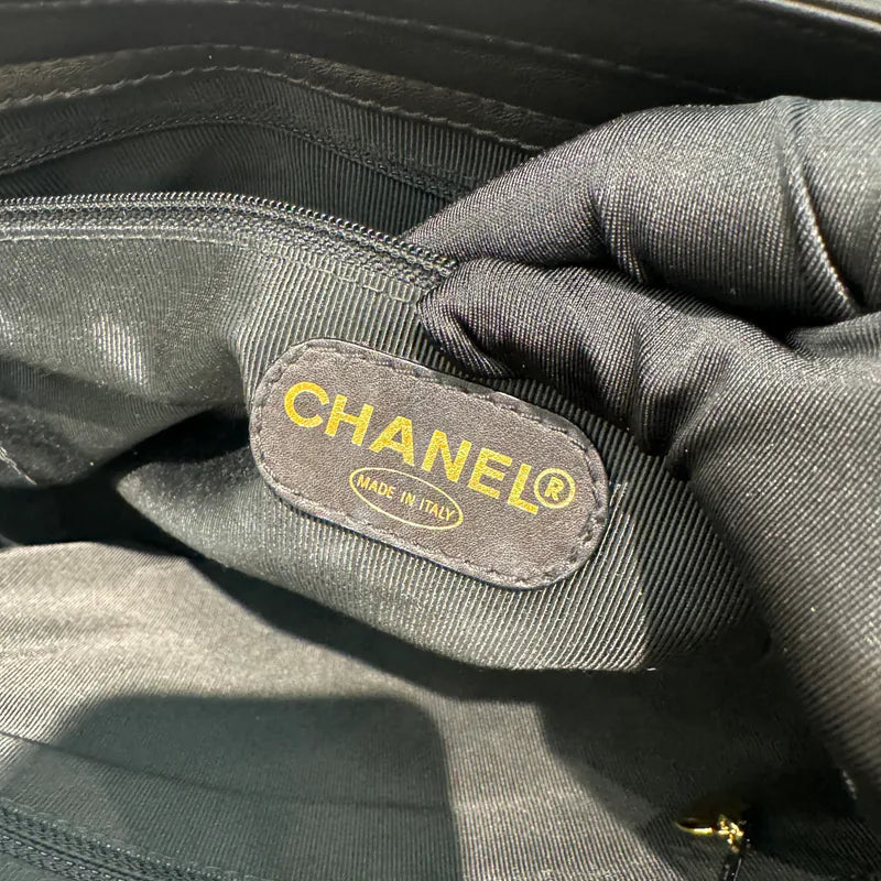 rc536-chanel-vintage-black-lambskin-tote-bag