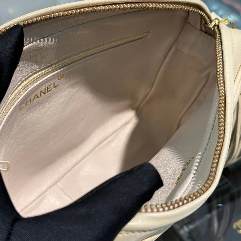 jw884-chanel-vintage-beige-lambskin-gold-chain-camera-bag