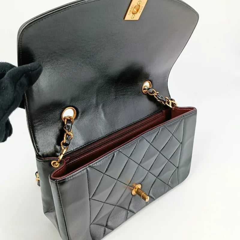 ra027-chanel-vintage-black-lambskin-22cm-diana-flap-bag
