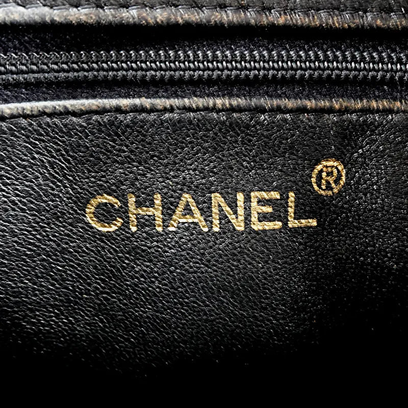 jq275-chanel-vintage-black-caviar-embossed-logo-camera-bag