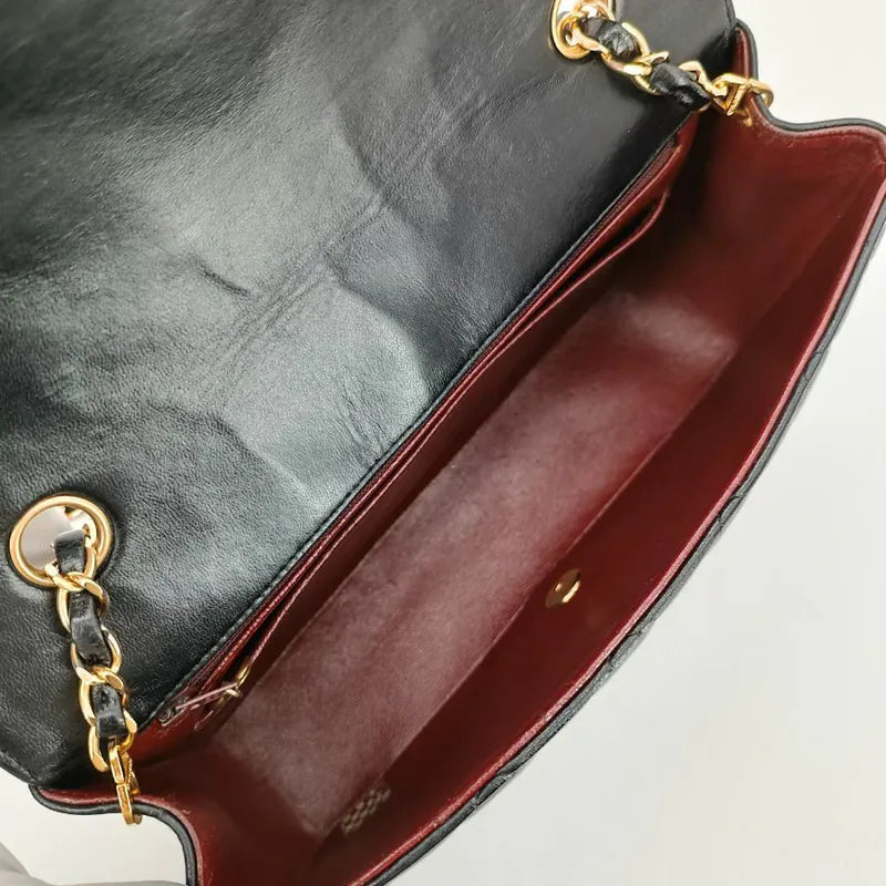 ju221-chanel-vintage-black-lambskin-25cm-diana-flap-bag