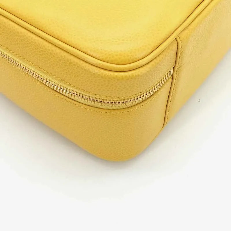 jr680-chanel-vintage-yellow-caviar-leather-cosmetic-bag