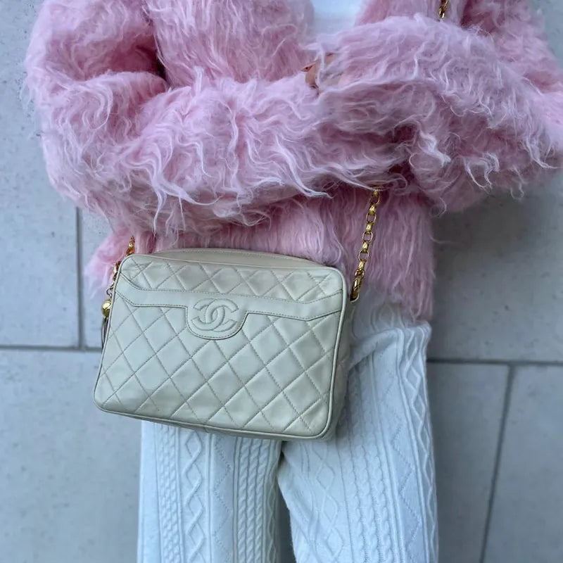 jw884-chanel-vintage-beige-lambskin-gold-chain-camera-bag