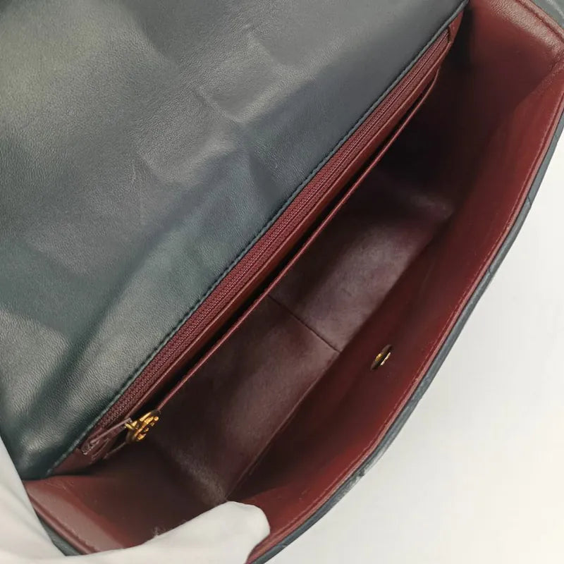 rb664-chanel-vintage-black-lambskin-chevron-flap-bag