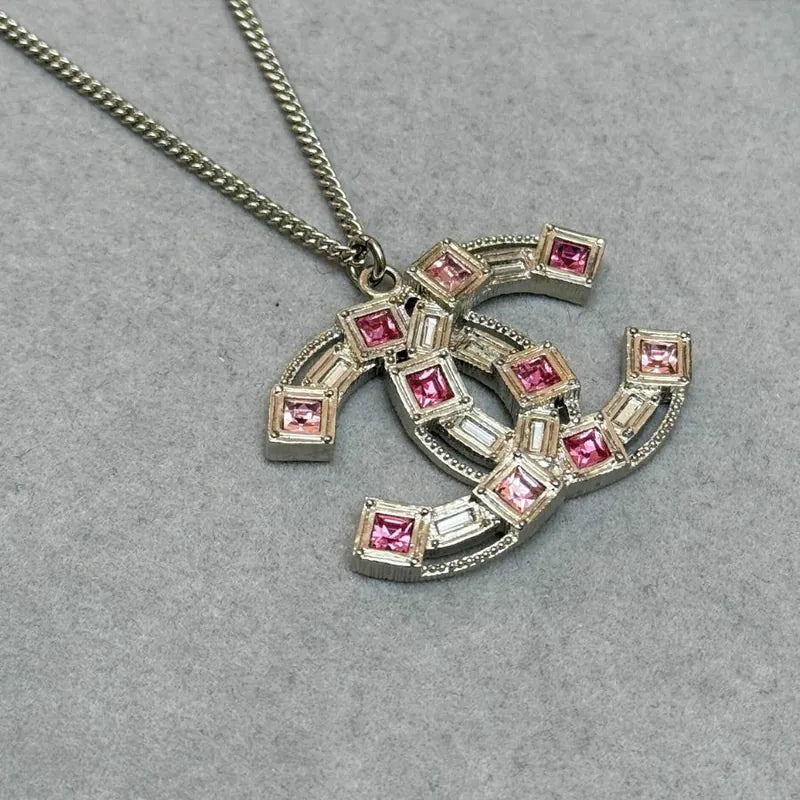 rc760-chanel-2017s-cc-logo-sliver-and-pink-crystals-necklace