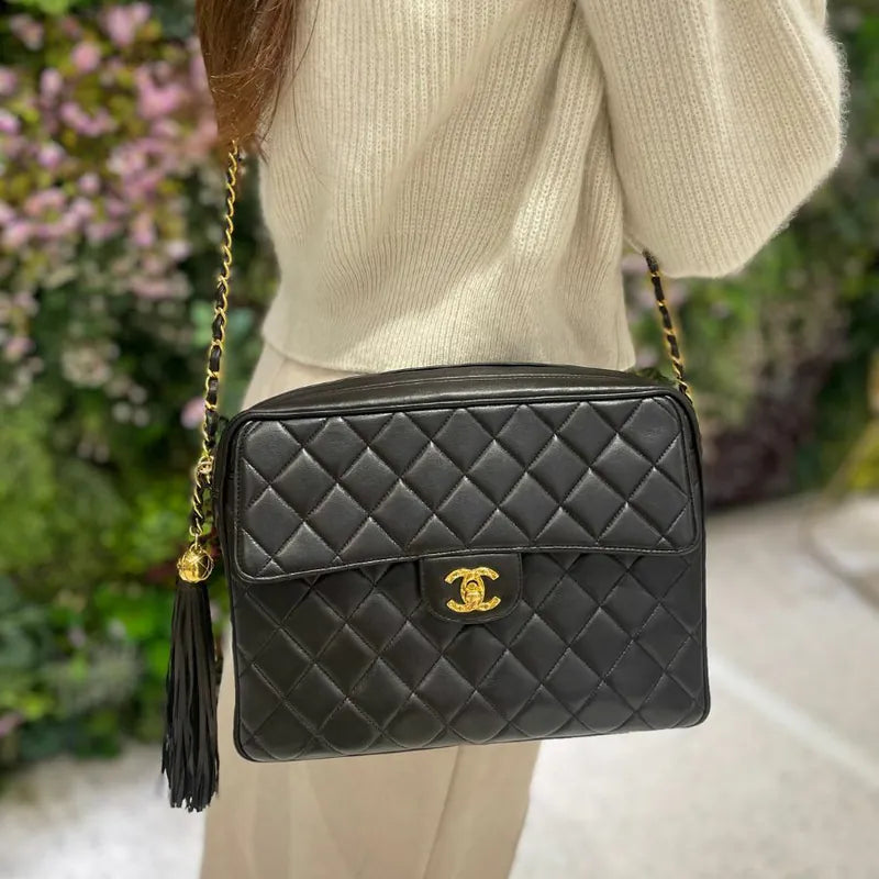 rc473-chanel-vintage-black-lambskin-quilted-camera-bag
