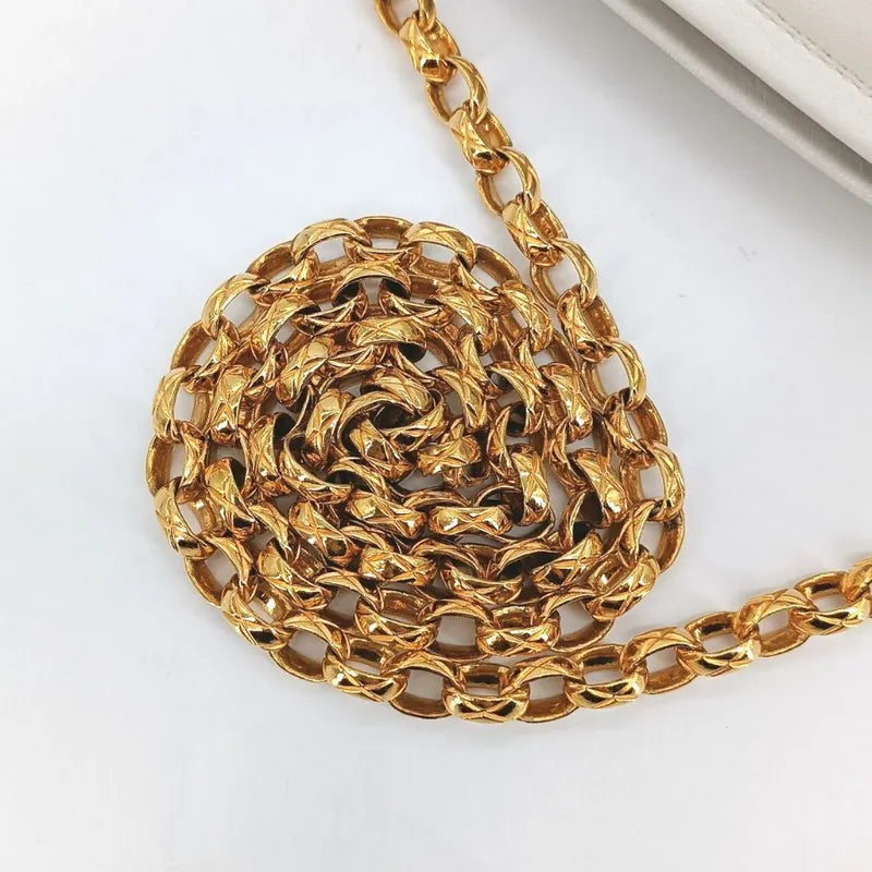 jt347-chanel-vintage-white-beige-lambskin-gold-chain-camera-bag