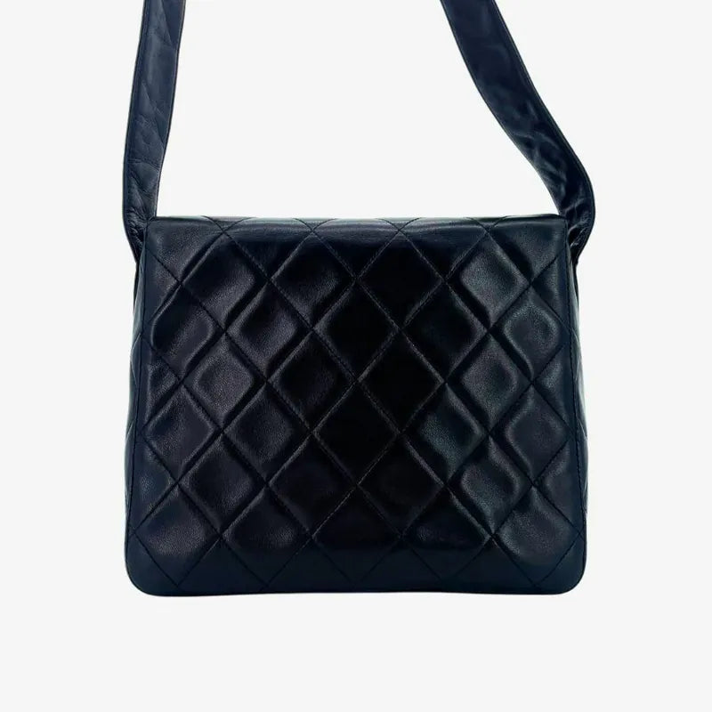 rc331-chanel-vintage-black-lambskin-cc-turnlock-shoulder-bag