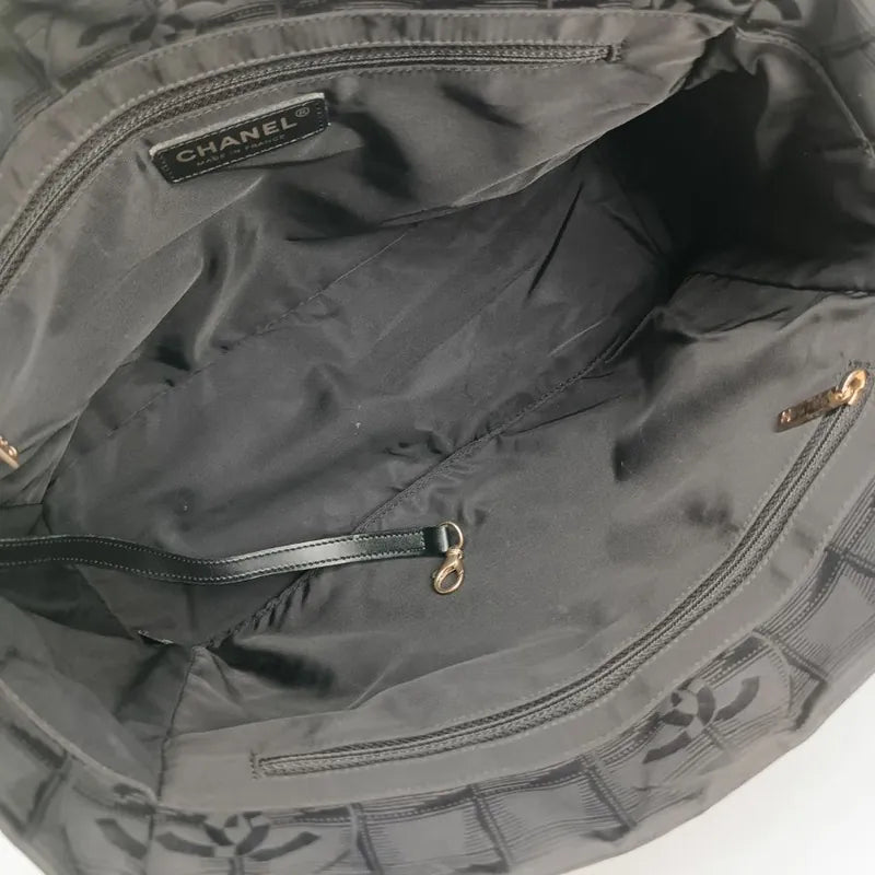 tk007-chanel-vintage-black-nylon-handbag