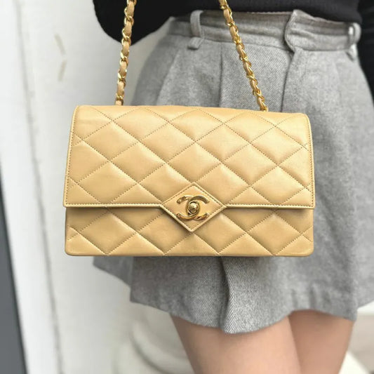 jt759-chanel-vintage-beige-lambskin-pointed-flap-bag