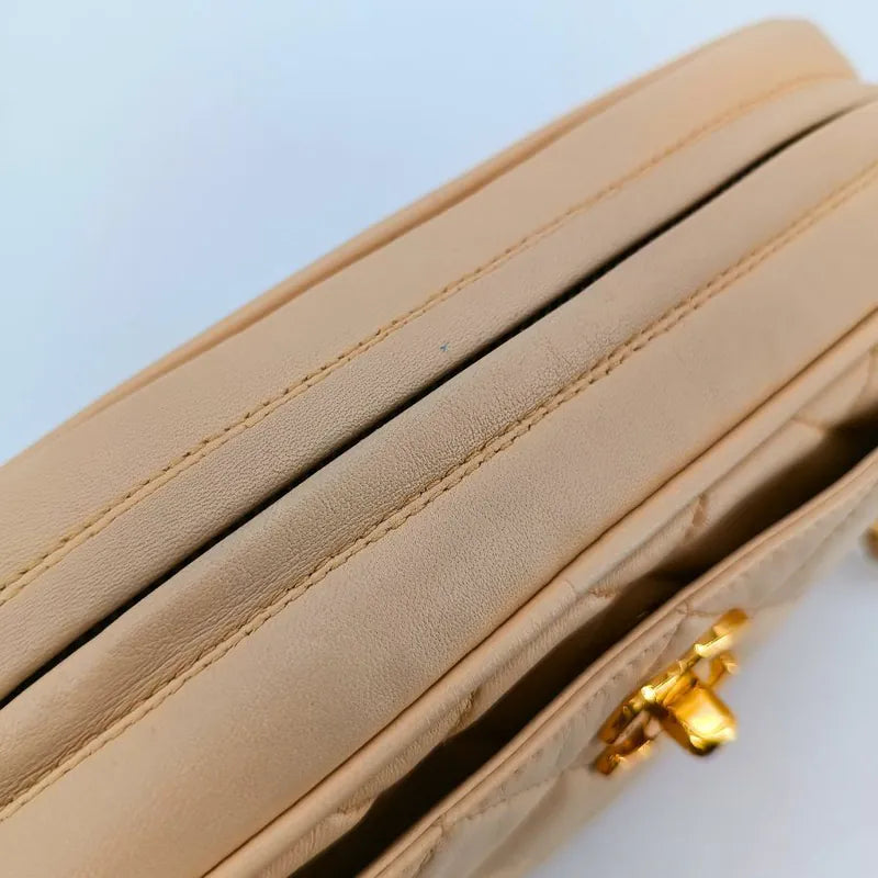 jt915-chanel-vintage-beige-lambskin-quilted-camera-bag