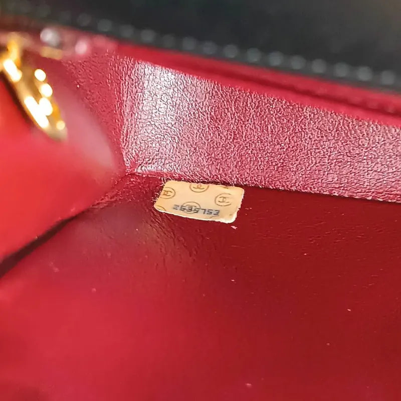 js329-chanel-vintage-black-lambskin-25cm-diana-flap-bag