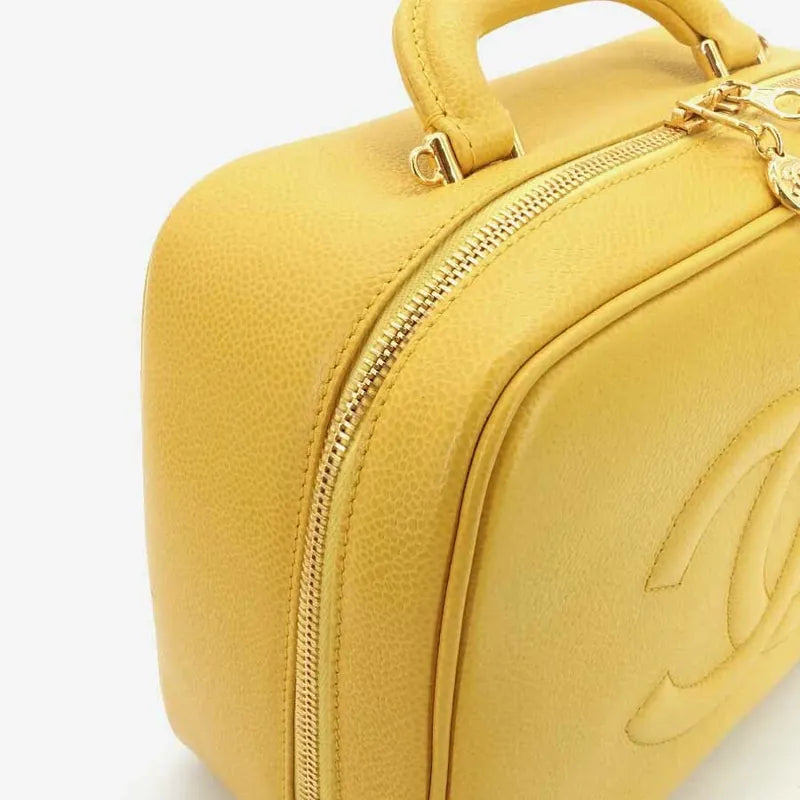 jr680-chanel-vintage-yellow-caviar-leather-cosmetic-bag