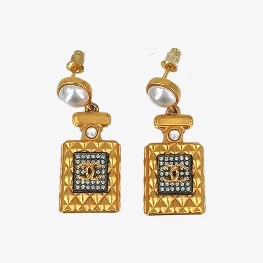 jt505-chanel-no5-perfume-bottle-cc-logo-pendant-earrings