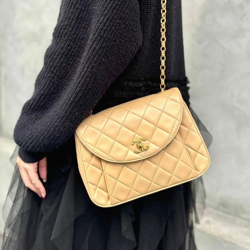 ra504-chanel-vintage-beige-lambskin-gold-chain-flap-bag