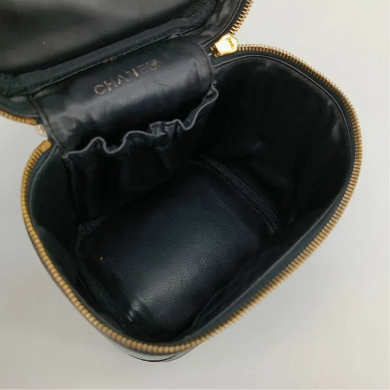 tk017-chanel-vintage-black-caviar-leather-cosmetic-bag