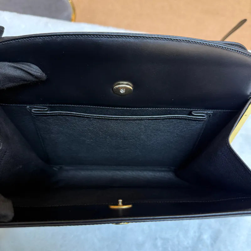 ju943-gucci-vintage-black-lambskin-shoulder-bag