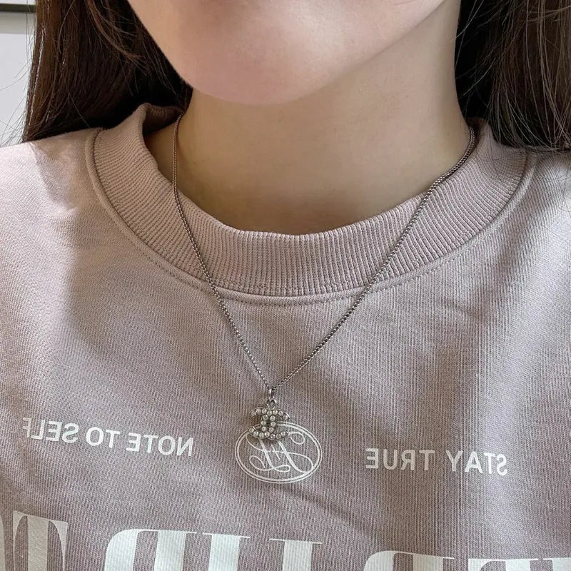 rc653-chanel-cc-rhinestone-pendant-necklace