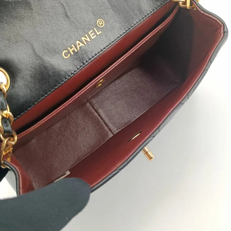 js608-chanel-vintage-black-lambskin-quilted-flap-bag