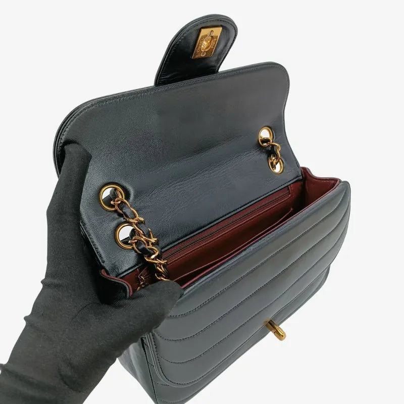 c510-chanel-vintage-black-lambskin-horizontal-stripes-flap-bag