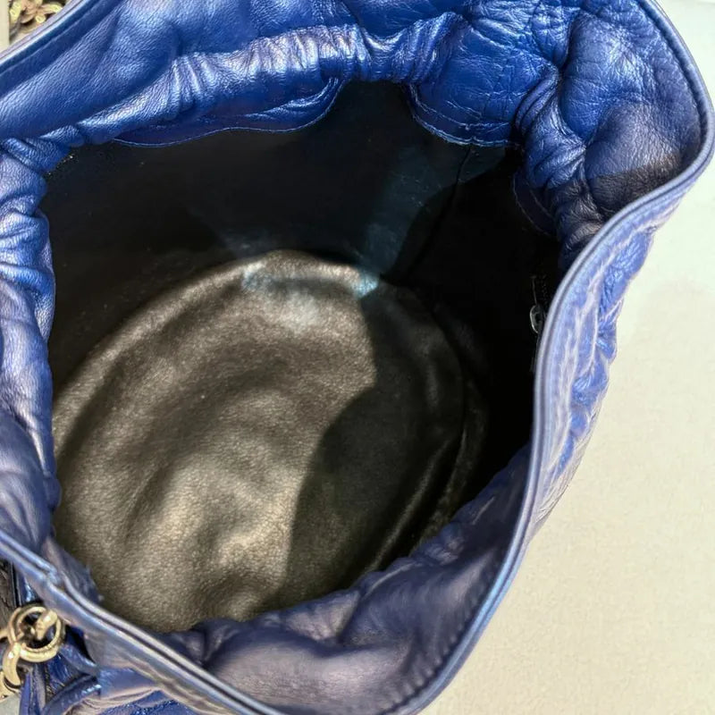 rc192-chanel-vintage-navy-lambskin-quilted-cc-logo-shoulder-bag