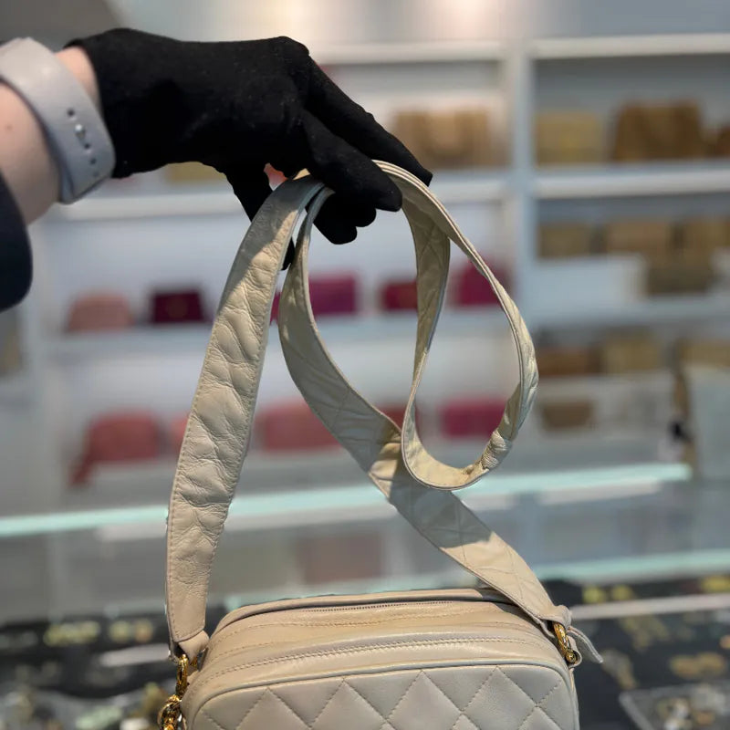 rb289-chanel-vintage-beige-lambskin-camrea-bag