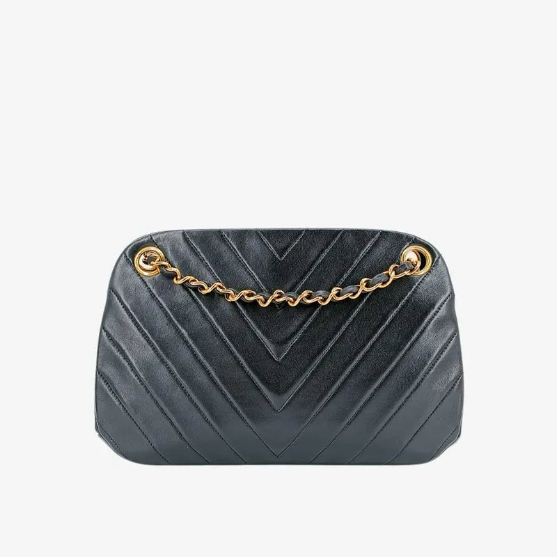 ra838-chanel-vintage-black-lambskin-chevron-handbag