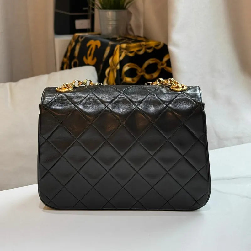 rc658-chanel-vintage-black-lambskin-gold-chain-flap-bag