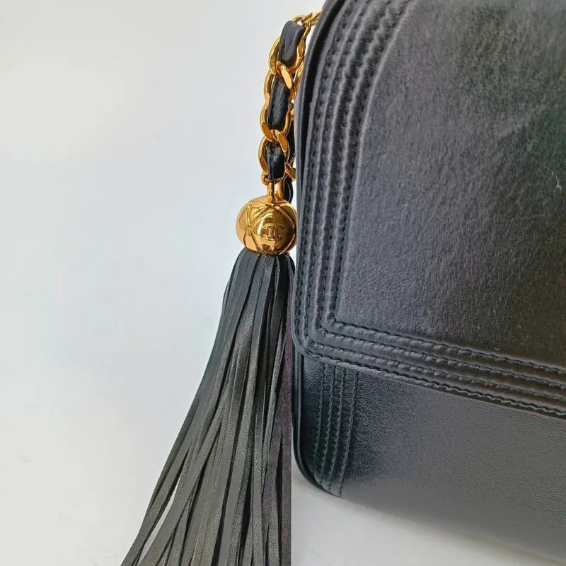 jah193-chanel-vintage-black-lambskin-tassel-camera-bag