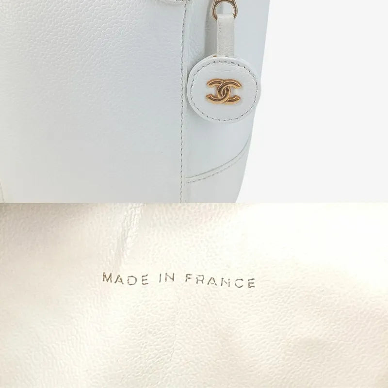 jah114-chanel-vintage-white-caviar-leather-cosmetic-bag