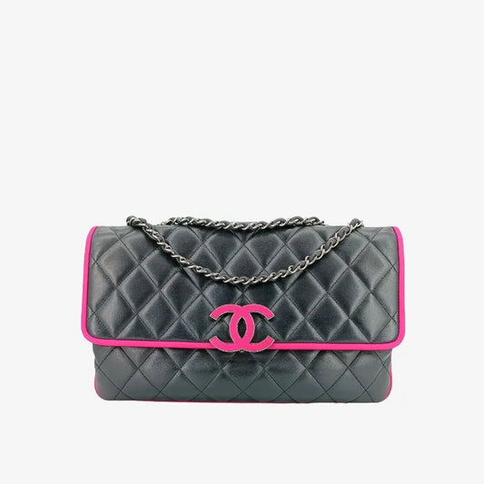 js589-chanel-black-lambskin-quilted-flap-bag