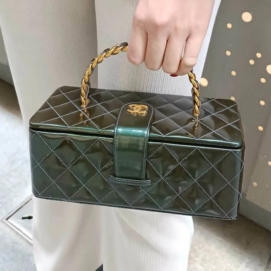 jr917-chanel-vintage-olive-green-patent-leather-quilted-top-handbag