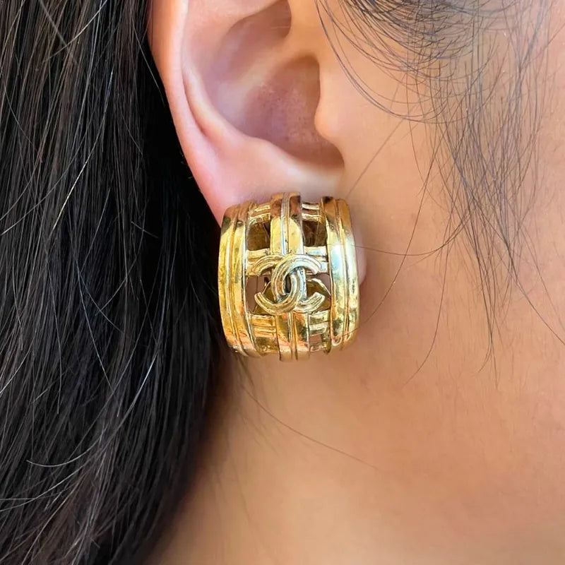 jt361-chanel-gold-plated-clip-on-earrings