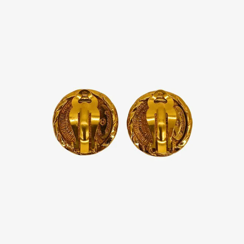 jw249-chanel-vintage-round-gold-plated-clip-on-earrings